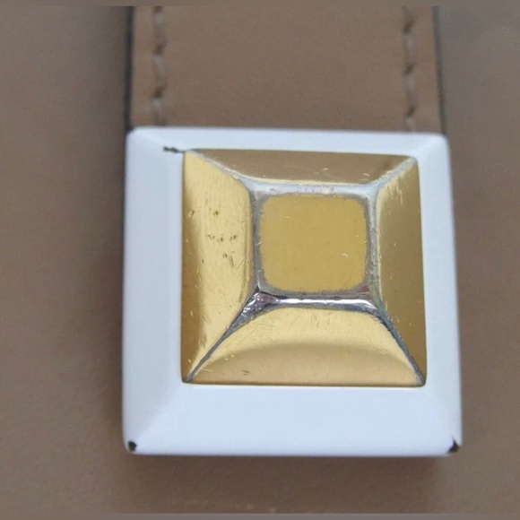 FENDI Leather Single Studs Bifold Wallet 🤩❤️🔥 - Picture 10 of 17